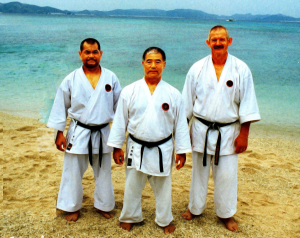 Senseis Terauchi, Higaonna a Bakkies – Pláž Tokashiki 2002